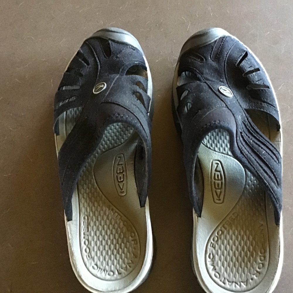 Keen women’s rose sandals, slide-on